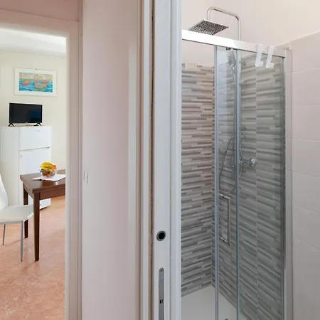 110 - Casa Sole Vista Mare, In Centro 100 Metri Spiaggia アパート *