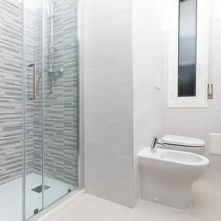 Apartment 110 - Casa Sole Vista Mare, In Centro 100 Metri Spiaggia Bordighera