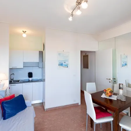 110 - Casa Sole Vista Mare, In Centro 100 Metri Spiaggia Apartment